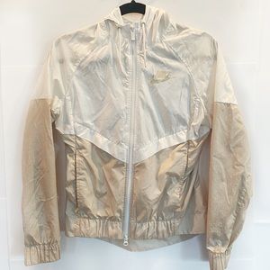 Women’s Nike windbreaker jacket
